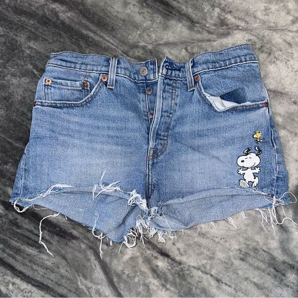 LEVIs 501 x Peanuts Cut Off Denim Shorts Size 27 - Picture 2 of 9